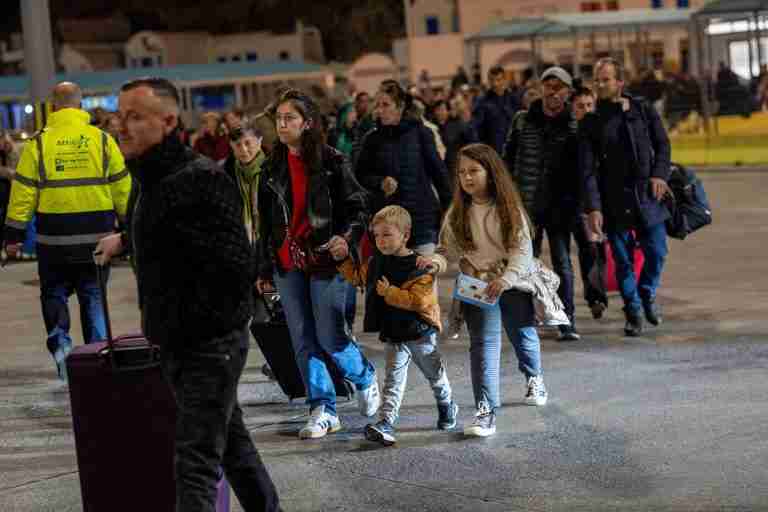 Hundreds flee Santorini as quakes disrupt life