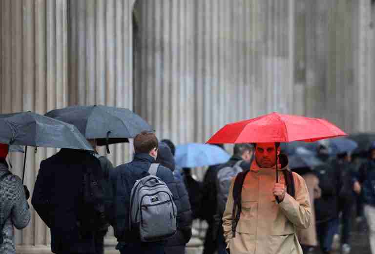 UK economy sputters in January, underlining Reeves’ growth challenge