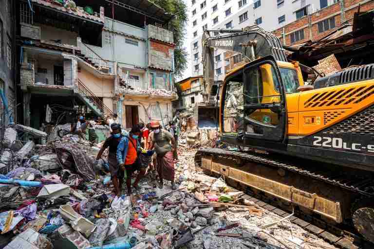 Myanmar quake death toll hits 1,700 as aid scramble intensifies