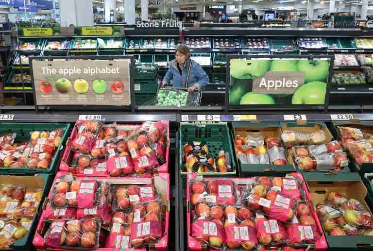 UK’s Tesco warns profit to fall as it prepares for price war
