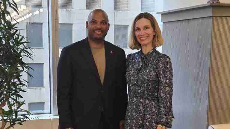 Minister meets with Alternative Investment execs
