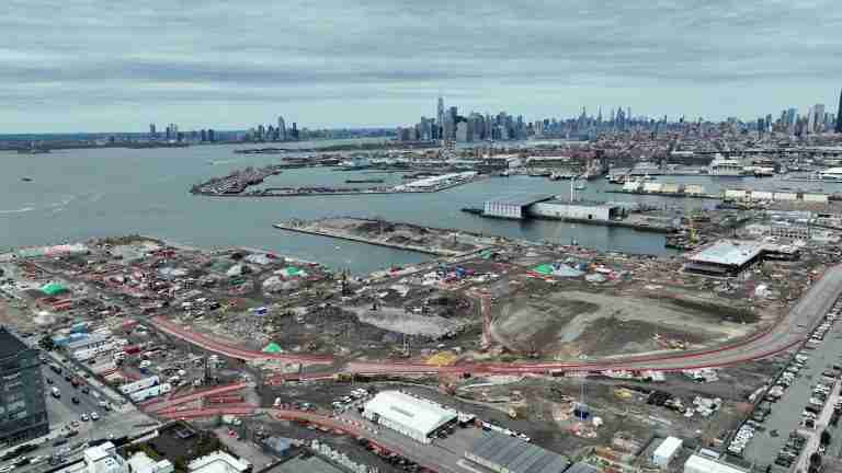 US lifts ban on New York offshore wind project after gas compromise