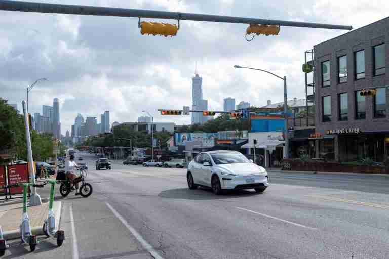 (VIDEO) Tesla rolls out robotaxis in Texas test