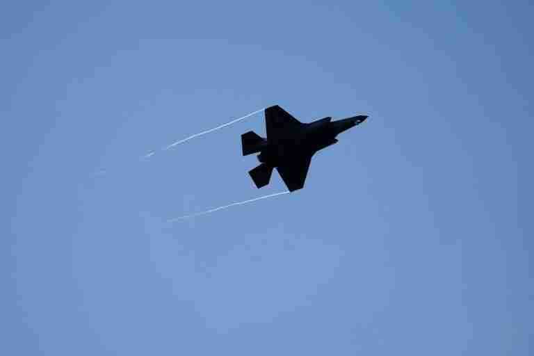 UK to buy fighter jets capable of carrying tactical nuclear weapons