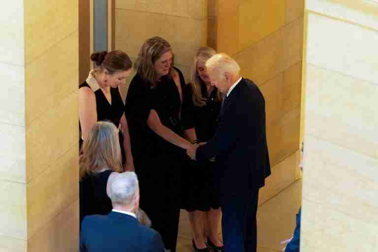 (VIDEO) Biden joins thousands paying final respects to slain Minnesota lawmaker and husband