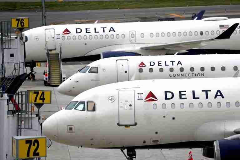 Factbox-Airlines suspend Middle East flights