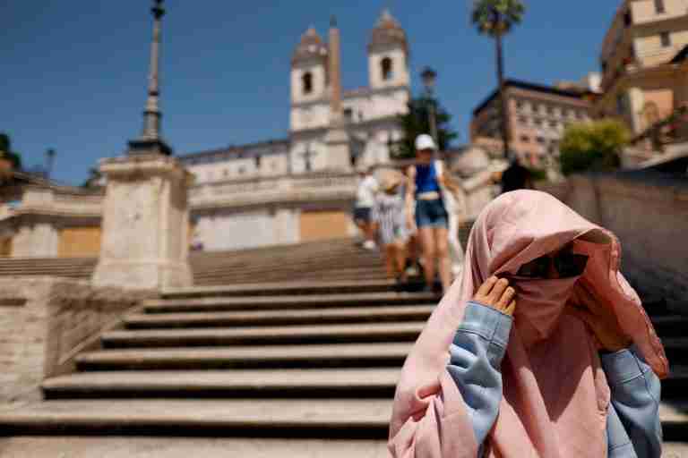 Heatwaves may cut GDP by 0.5 pct points in Europe, Allianz says