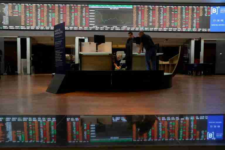 Analysis-Emerging market debt sale surge defies global turmoil amid signs of de-dollarisation