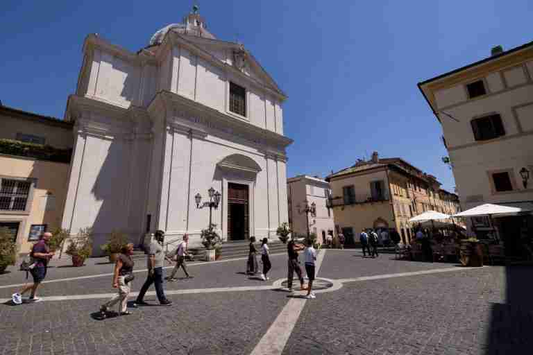 Taking a break, Pope Leo revives centuries-old tradition