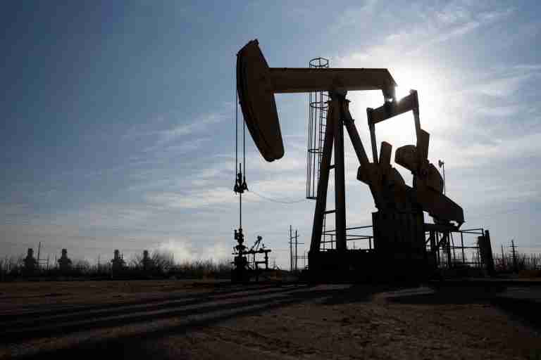 Oil falls as Iran affirms commitment to nuclear treaty