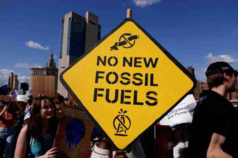 UN passes climate change motion after Marshall Islands drops fossil fuels focus