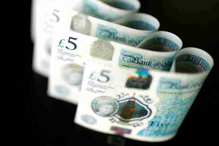 Sterling slips as weak growth data fuels rate cut expectations