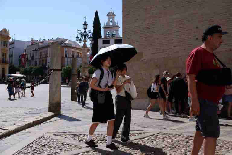 Heatwaves in Spain caused 1,180 deaths in past two months, ministry says