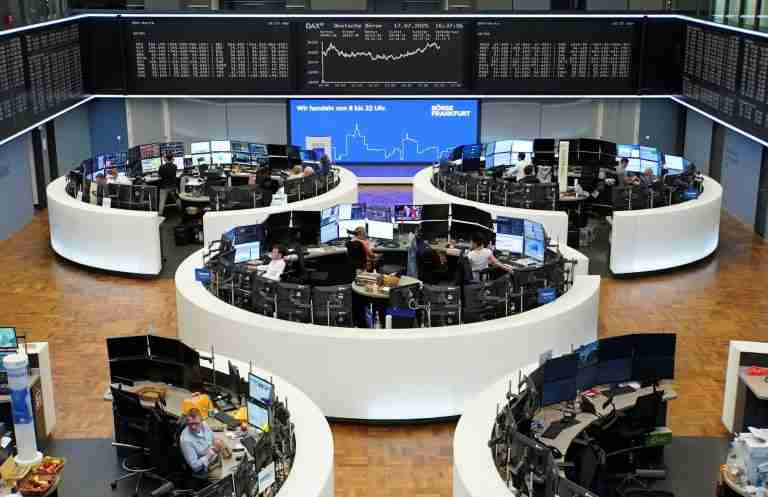 European shares rise as investors focus on earnings