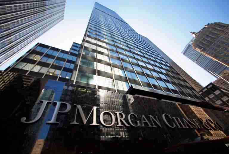 JP Morgan must stop Greek lawsuit against Viva directors, UK court rules