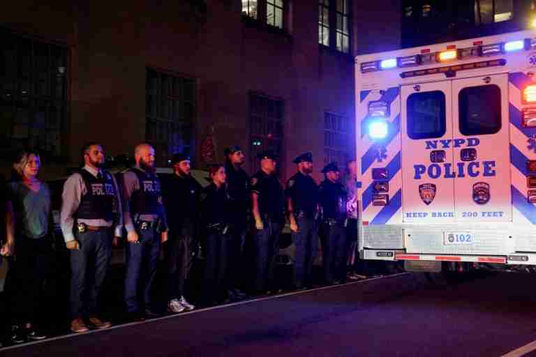 Mass shooting at Manhattan skyscraper leaves 5 dead, including gunman