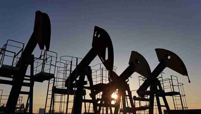Oil rises 2% on US-EU trade deal, Trump’s shorter deadline for Russia