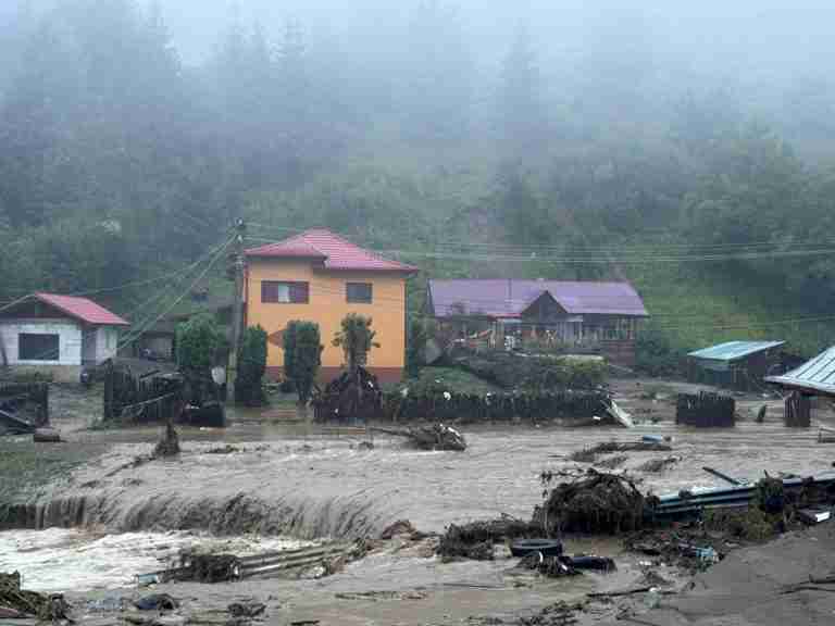 Floods in Romania kill three, hundreds evacuated
