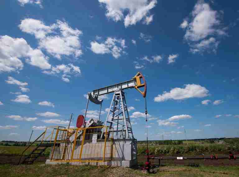 Oil prices ease as markets weigh supply risks after Trump ultimatum to Russia