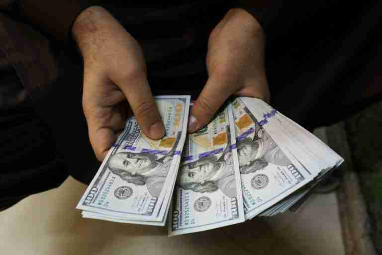 Dollar advances against peers after strong GDP data and with Fed in focus