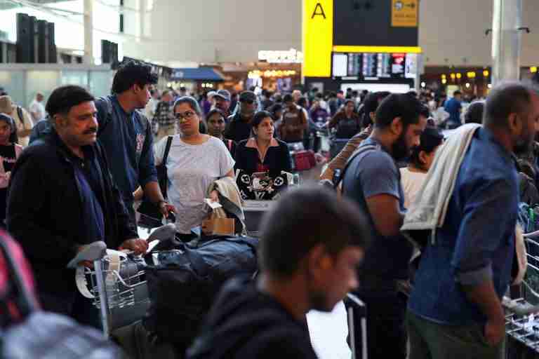 UK airports disrupted by air traffic control issue