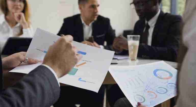 Financial risks probed at top-level roundtable