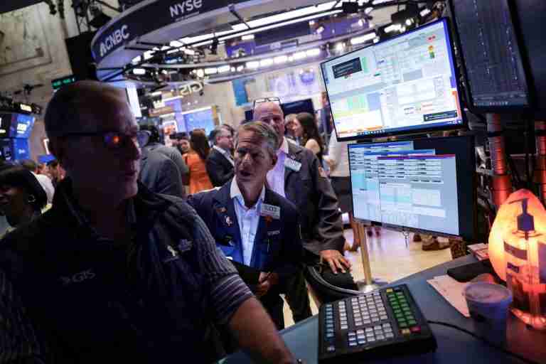World shares mixed, oil gains for first time in five sessions
