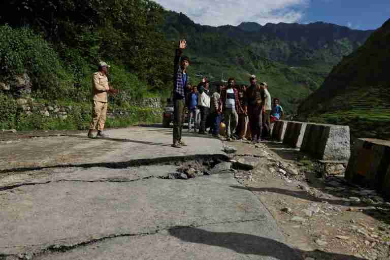India uses helicopters to rescue people stranded by floods on key pilgrim route