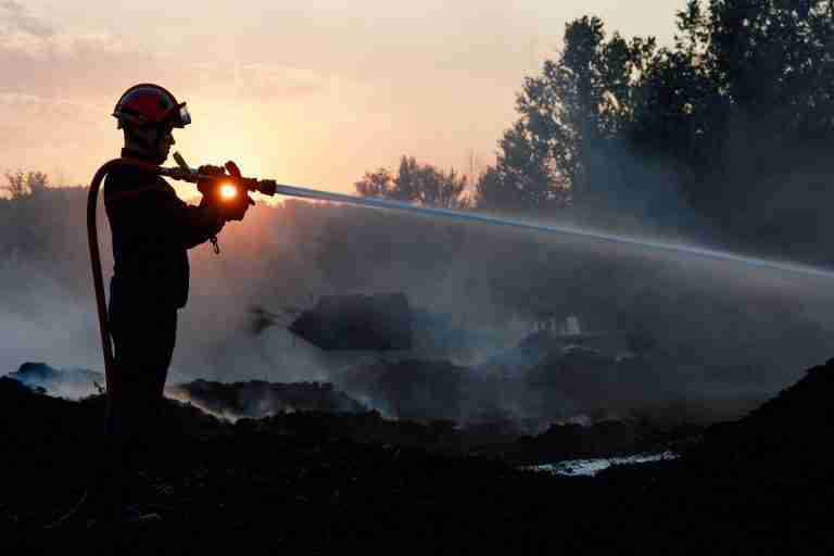 Major French wildfire is unlikely to be under control until late on Sunday