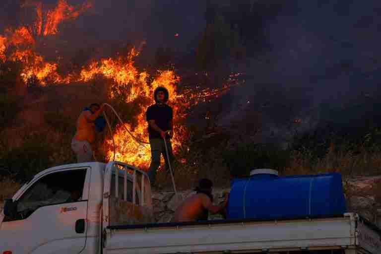 Hundreds evacuated in northwestern Turkey as authorities fight wildfires