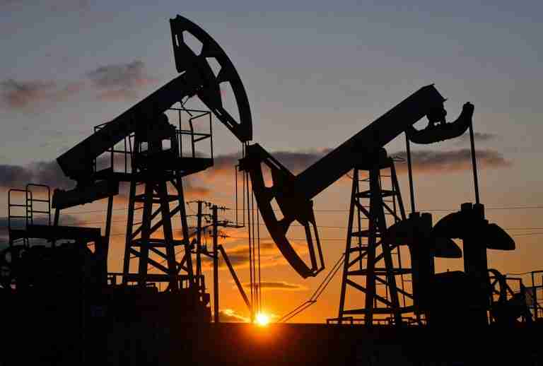 Oil falls as IEA raises supply forecast, investors await US-Russia meeting