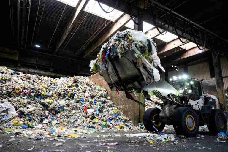 Countries race for late breakthrough in deadlocked plastic pollution talks