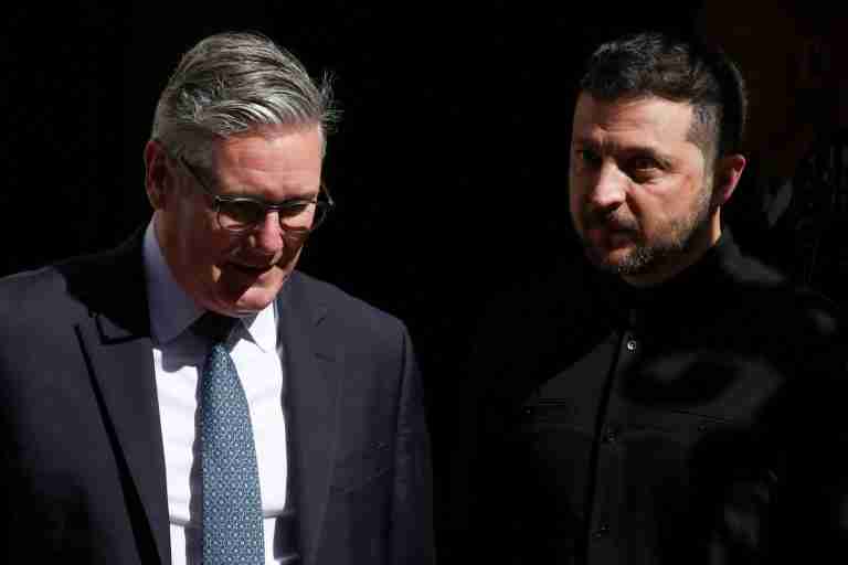 Zelenskiy in London as Ukraine braces for Trump-Putin meet