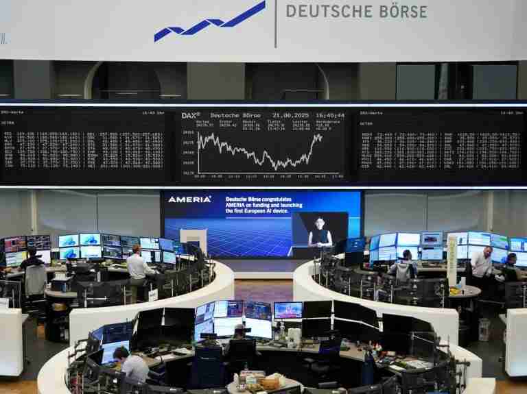 European shares edge up ahead of Powell’s speech
