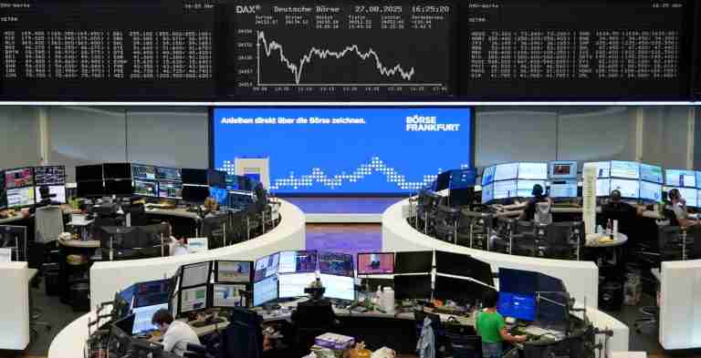 European shares slip ahead of crucial US, euro zone data
