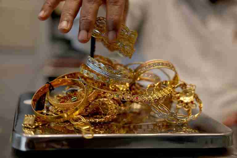 Looming Fed rate cuts fuel gold price bonanza to records