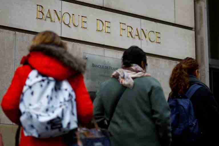 French central bank sees growth outlook clouded by politics