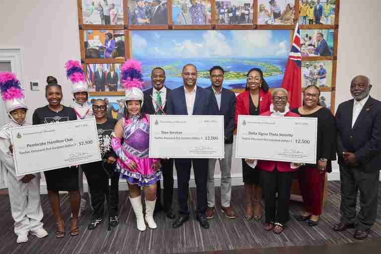 Premier presents $12,500 grants to 3 youth organisations