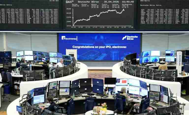 Dollar rises, European stocks and bonds fall after reports of U.S. warship being hit missiles 