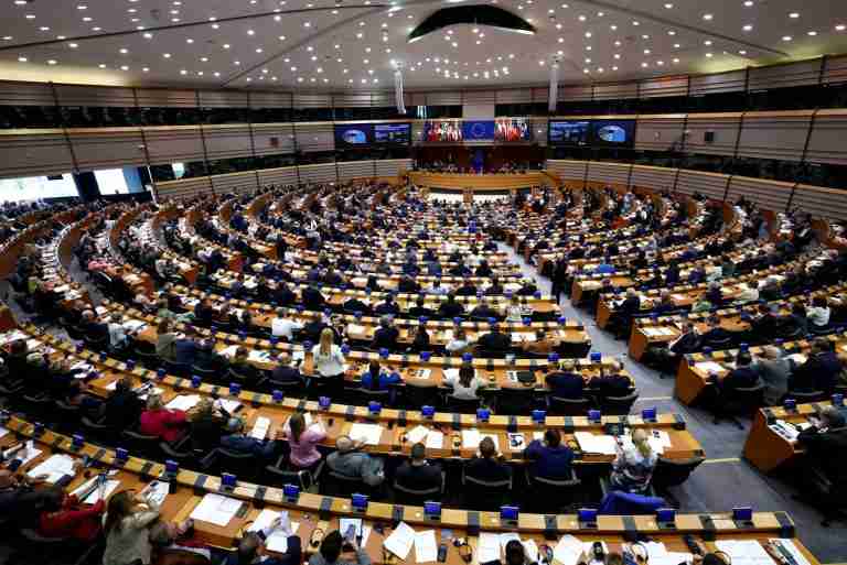 EU paves way to finalise US trade deal and avoid Trump tariff hike
