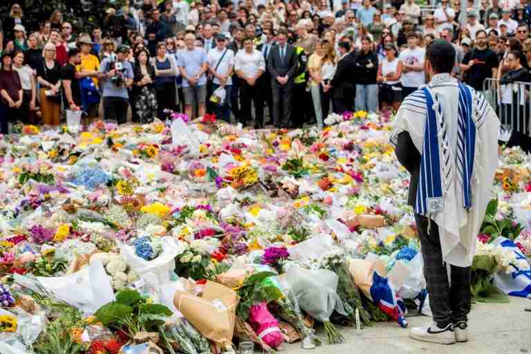 Australian police did no threat assessment before Bondi attack, inquiry hears