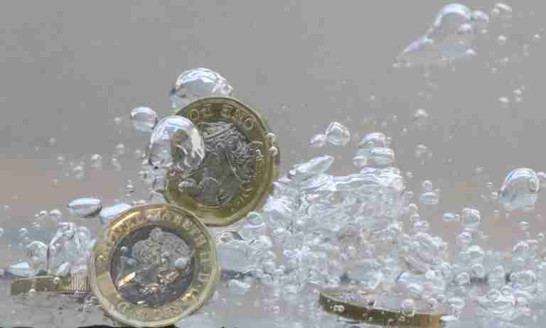 Sterling dips as Iran uncertainty keeps traders wary