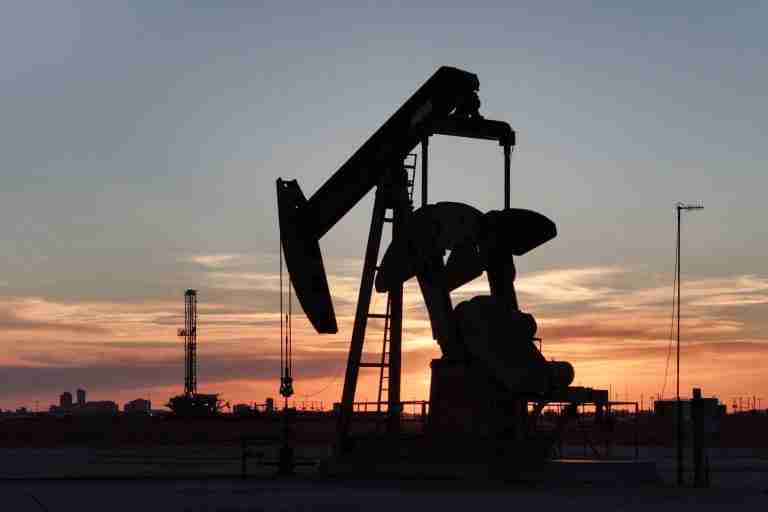 Oil steadies as market awaits possible US-Iran ceasefire deal
