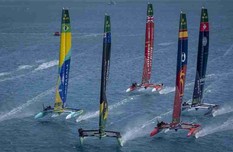 Australia and Spain tied for lead heading into Day 2