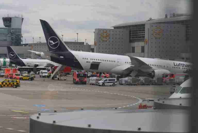 Several injured in Boeing 787 nose-gear collapse in Frankfurt