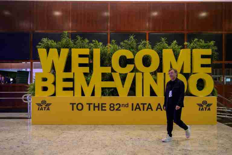 Airline chiefs slam engine makers for delays at industry summit