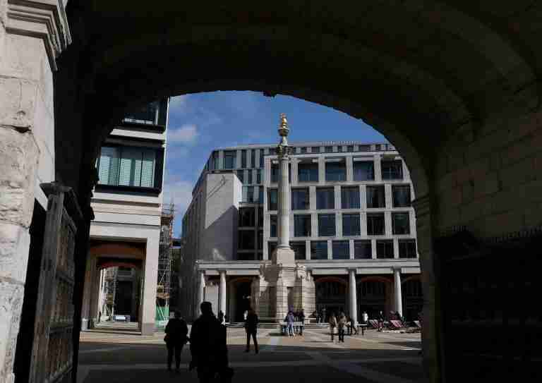 UK stocks edge higher as US-Iran peace deal boosts sentiment