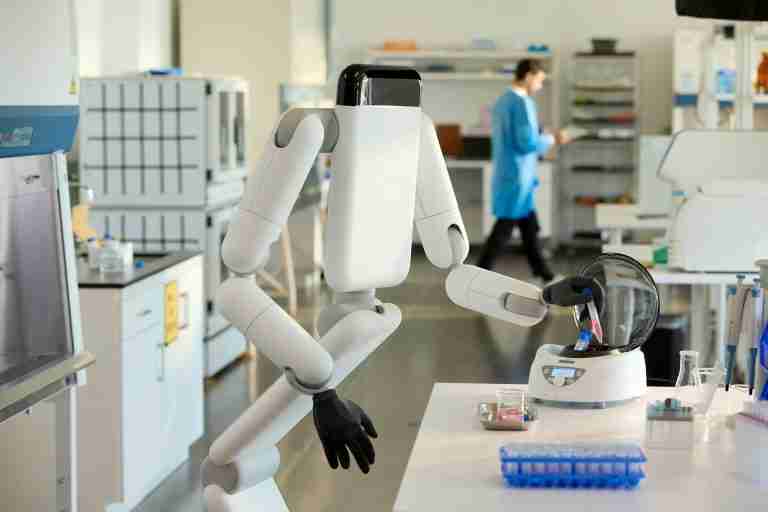 French startup bets on non-humanoid design in crowded AI robot race