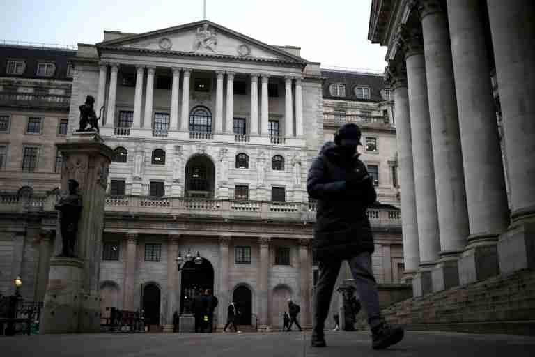 Bank of England votes 7-2 to keep rates at 3.75%