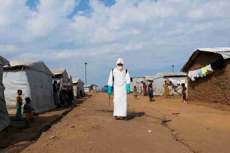 Ebola infects more than 1,000 in Congo, spreads to kill toddler in new camp